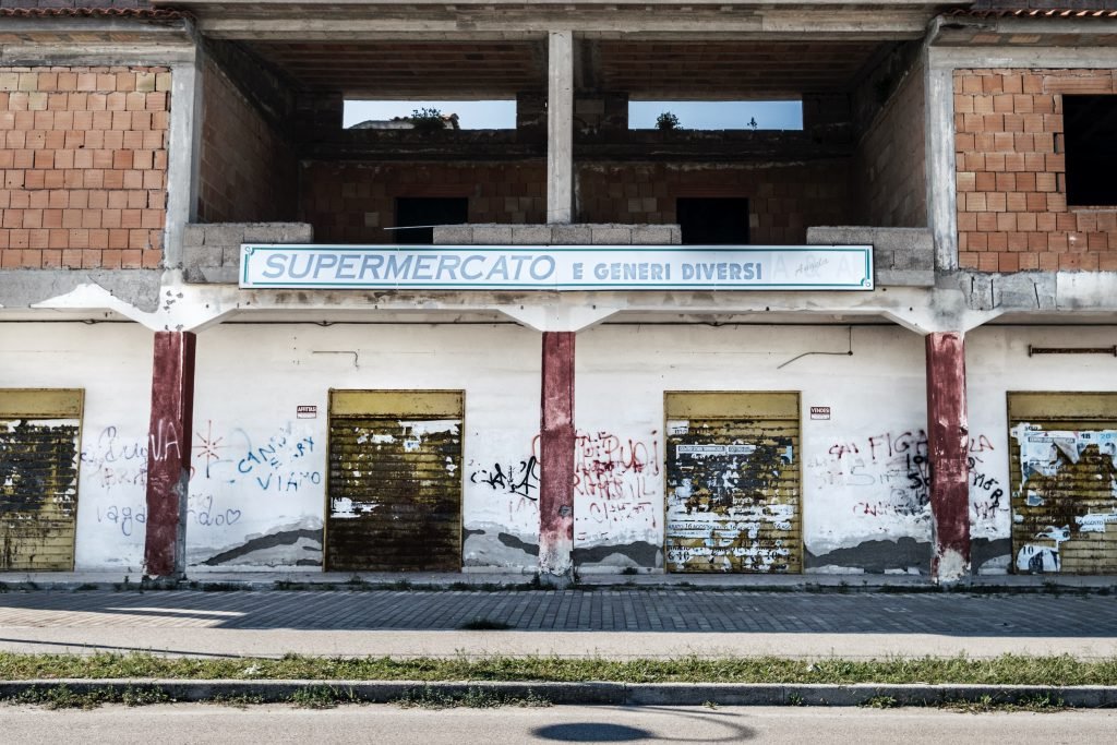 Supermercato abbandonato a Ischitella