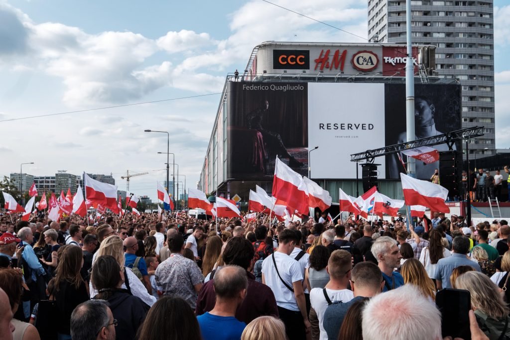 Piazza manifestanti Varsavia